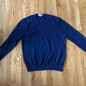 Neiman Marcus V-neck sweeter